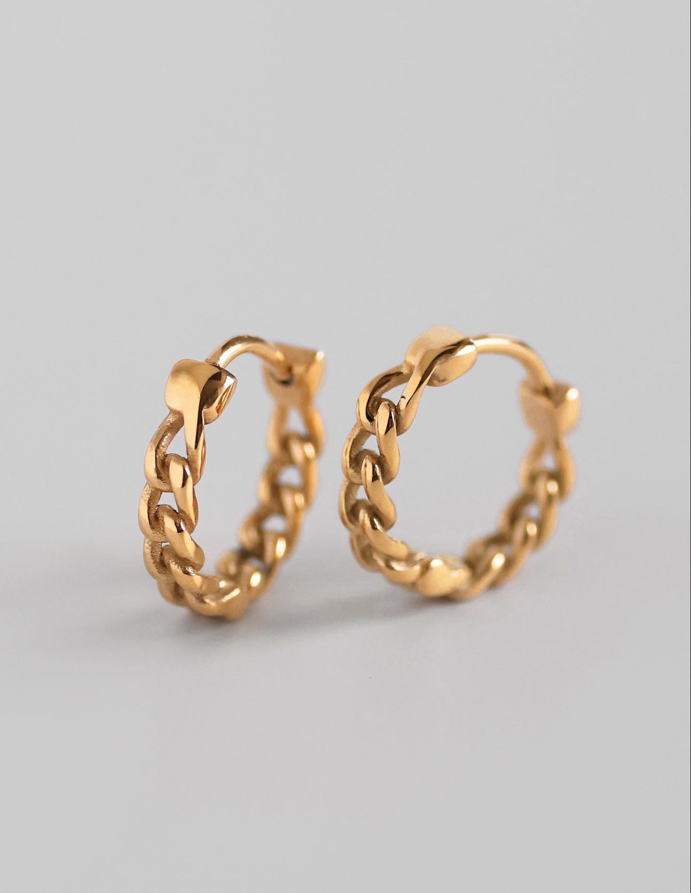 Chain motif hoop earrings